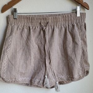 Hem and Thread Tan and white shorts tassles women's Size large high rise elastic